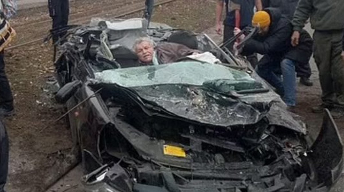 Rosyjski Czolg Przejechal Po Samochodzie