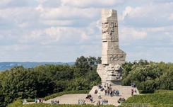 Zerwano i spalono flagi na Westerplatte. Muzeum złożyło zawiadomienie