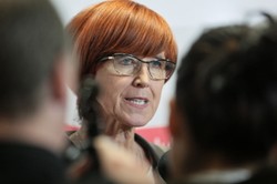 Rafalska: 12 złotych na godzinę przy umowie zleceniu w II kwartale roku