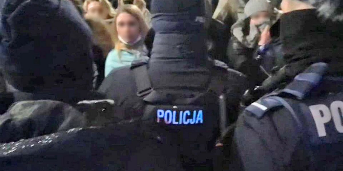 Interwencja policji we Wrocławiu skończyła się utratą przytomności przez jednego z uczestników.