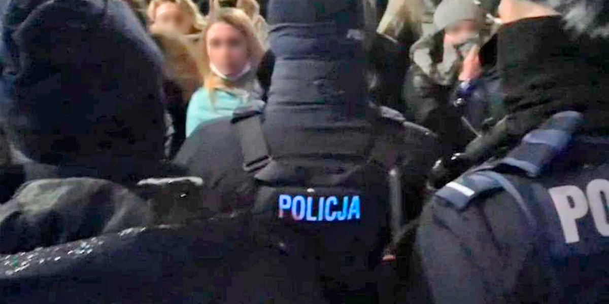 Interwencja policji we Wrocławiu skończyła się utratą przytomności przez jednego z uczestników.