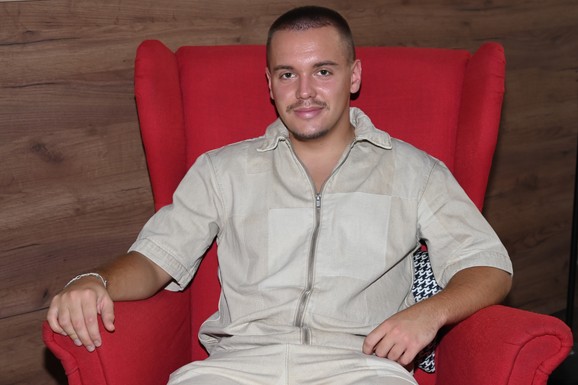 (VIDEO) "ONI MOLE DA UĐU U ELITU 10" Dača Virijević raskrinkao rijaliti učesnike, otkrio sve o Aneli i Kariću, pa šokirao: "Filip se dopisuje sa pevačicom"
