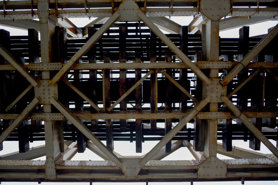 Pogled odozdo na most