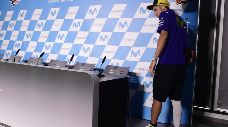 Rossit nem zavarja, hogy a lábán még kötés van. Alig várja, hogy újra nyeregbe pattanhasson /Fotó: AFP