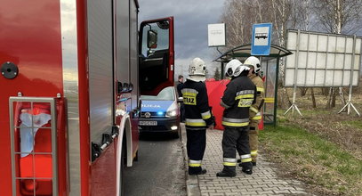 Ciało młodego mężczyzny na przystanku w Kalwarii Zebrzydowskiej. Mieszkańcy mówią o obrażeniach