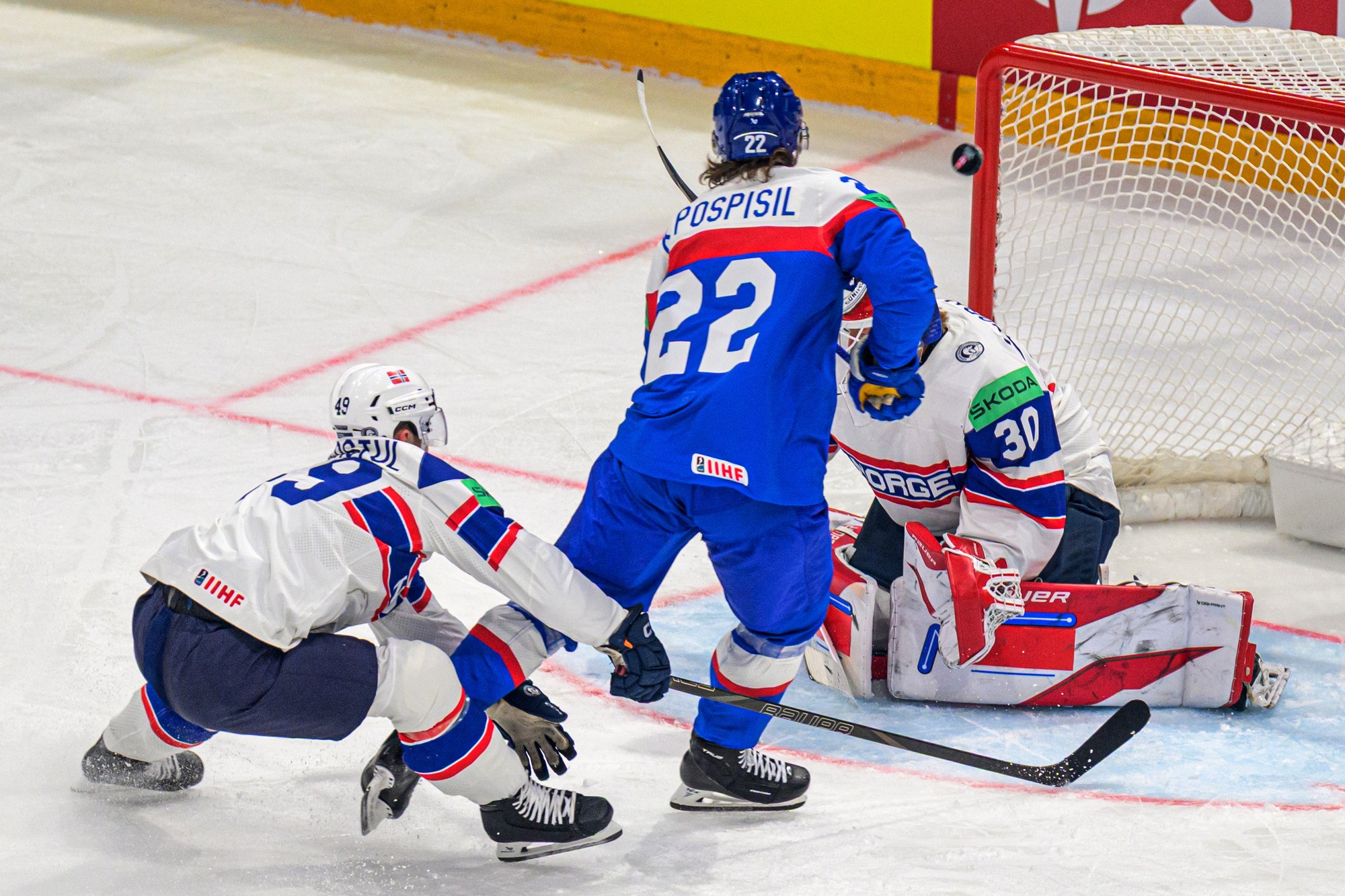 Kristián Pospíšil (Slovensko) a brankár Tobias Normann (Nórsko).