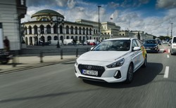 Własny samochód jest bez sensu? W mieście Hyundai i30 kosztuje 48 groszy za minutę