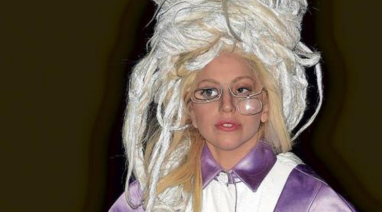 Lady Nyanyának öltözött Lady Gaga