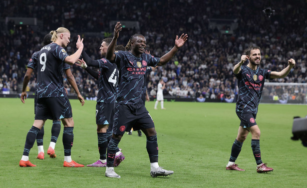 Radość piłkarzy Manchesteru City po zwycięstwie nad Tottenhamem