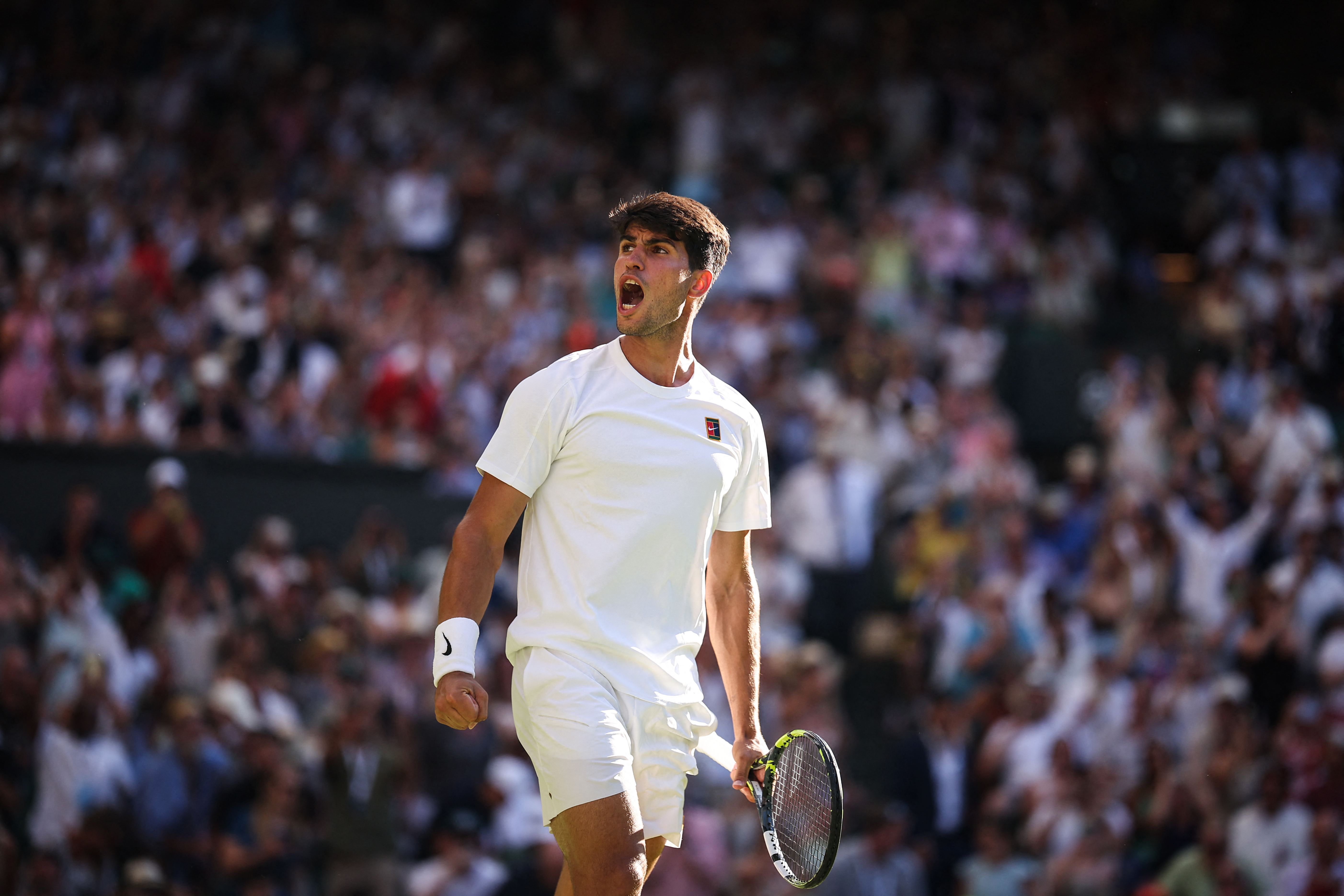Alcaraz avanza a tercera ronda de Wimbledon tras vencer a Tarvet