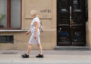 Žene posle 50. prave ogromnu grešku: Ove cipele vam dodaju godine i kvare stil