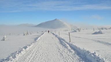 W Karkonoszach dobre warunki pogodowe. Na Śnieżce 30 cm śniegu