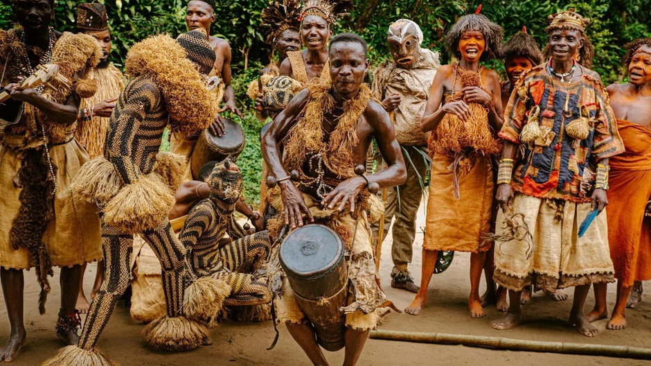Plemenom Pende upravljaju poglavice. Oni su mirotvorci i govornici a zadatak im je da održe jedinstvo zajednice. Svako pleme u Africi ima tradicionalni ples koji predstavlja na festivalu Gungu. | Foto: Biljana Jurukovski