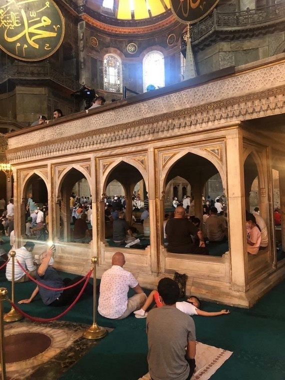 Hagia Sophia, muzułmanie w trakcie modlitwy.