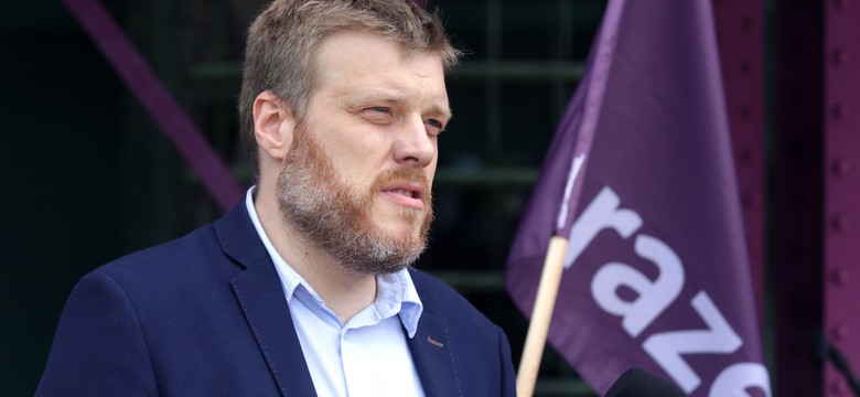 Nowe miejsca pracy, małżeństwa gejów, asymilacja migrantów. Partia Razem ogłasza program na wybory do PE