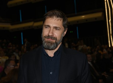 Zvezda serije "Tajne vinove loze" IMA ČETVORO DECE, a ovo je njegova SUPRUGA: "Ne možemo da računamo na pomoć bake i deke" 