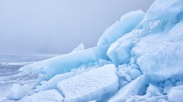 gigantyczne pęknięcie lodu na jeziorze erie. zjawisko widoczne z kosmosu