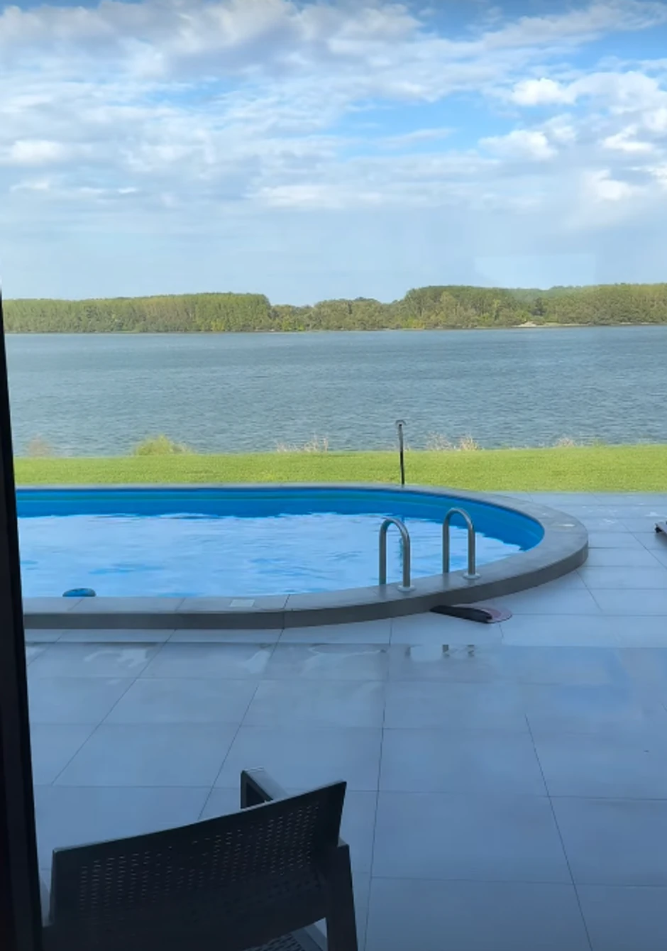 Sindi podelila snimak iz hotelske sobe