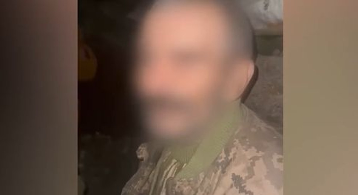 Rosyjski żołnierz, który oddał się do niewoli w obwodzie donieckim