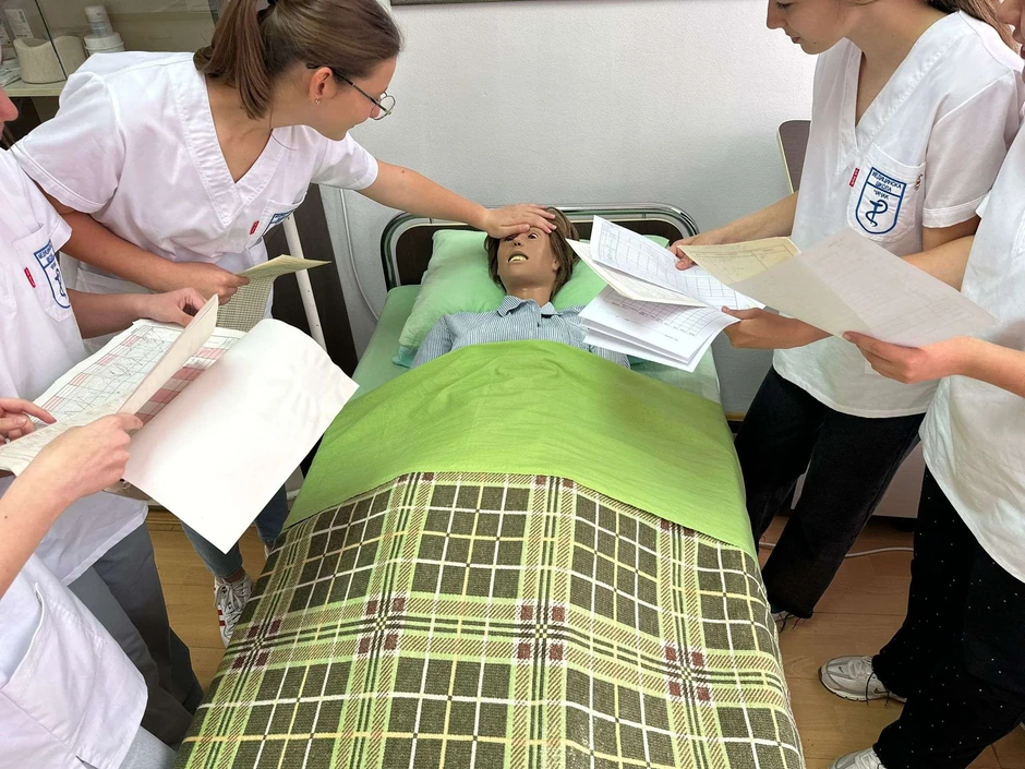 Sve više devojčica odlučuje se da upiše Medicinsku školu u Čačku