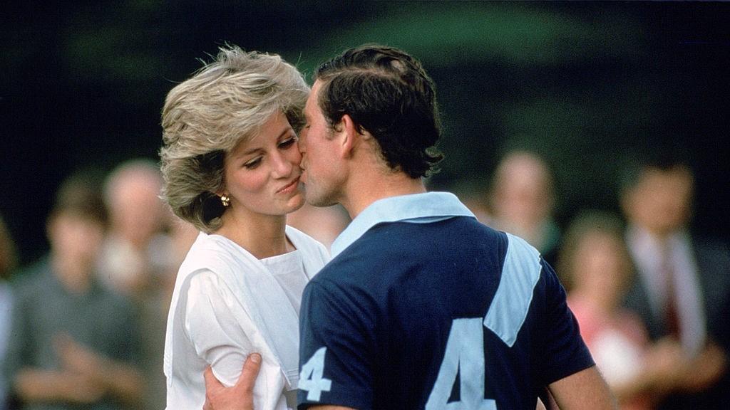 Sosem látott fotókon Diana hercegnő és Károly király