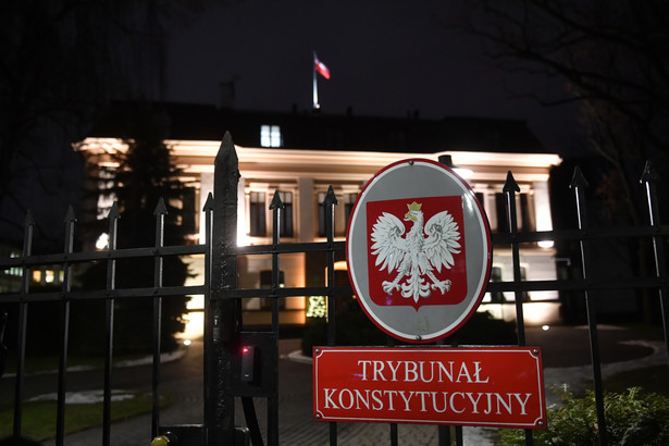 Warszawa, 27.01.2021. Budynek Trybunału Konstytucyjnego, 27 bm. w Warszawie. Na godzinę 18:30 zaplanowano demonstrację przed TK przeciwko zaostrzeniu prawa aborcyjnego. Trybunał Konstytucyjny 27 bm. opublikował uzasadnienie pisemne do wyroku z 22 października ub.r., w którym orzekł o niekonstytucyjności przepisu dopuszczającego aborcję w przypadku dużego prawdopodobieństwa ciężkiego i nieodwracalnego upośledzenia płodu. (kf) PAP/Radek Pietruszka