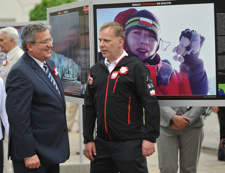 Artur Hajzer na dziedzińcu Pałacu Prezydenckiego z Bronisławem Komorowskim (2012 rok)