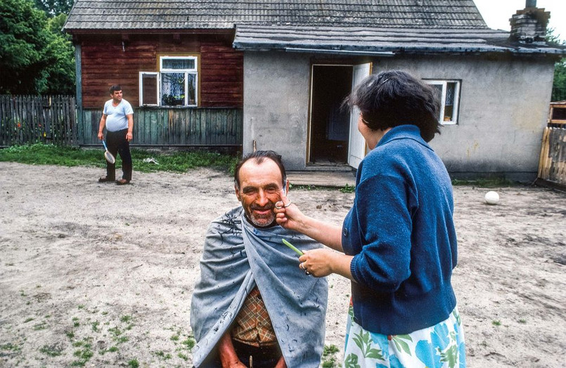 Dzien Wyborow 4 czerwiec 1989. We wsi Katy (Mazowieckie). Fot. Chris Niedenthal
