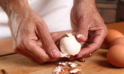 Dlaczego lepiej nie wyrzucać skorupek z jajek? Ich wpływ na zdrowie zaskakuje