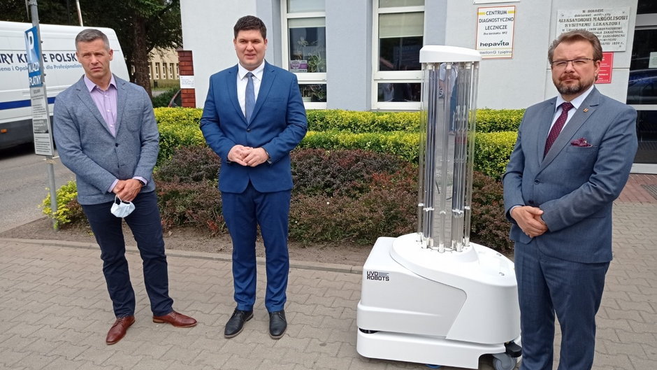 Szpital im. Biegańskiego w Łodzi otrzymał jednego z najnowocześniejszych w Polsce robotów służących do dezynfekcji.