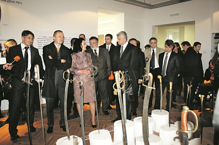 Oružje: Čelnici Vojvodine na otvaranju postavke
