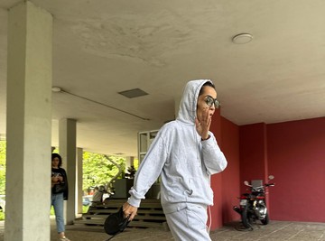 Kapuljača na glavi, naočare prekrile pola lica: Uslikali smo Mariju NAKON HAPŠENJA MARKA BULATA: "Dolazim od lekara, Marko je i dalje u policiji"