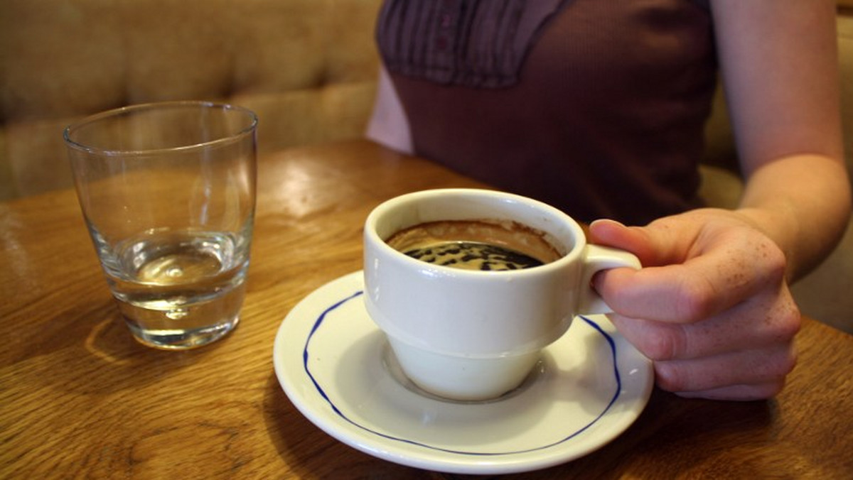Częste picie kawy zawierającej kofeinę zwiększa prawdopodobieństwo zachorowania na jaskrę wtórną - informują amerykańscy badacze na łamach czasopisma "Investigative Ophthalmology &amp; Visual Science".