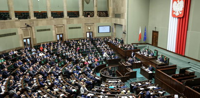 Sejm uchwalił ustawę. Wszyscy Polacy dostaną po kieszeni!