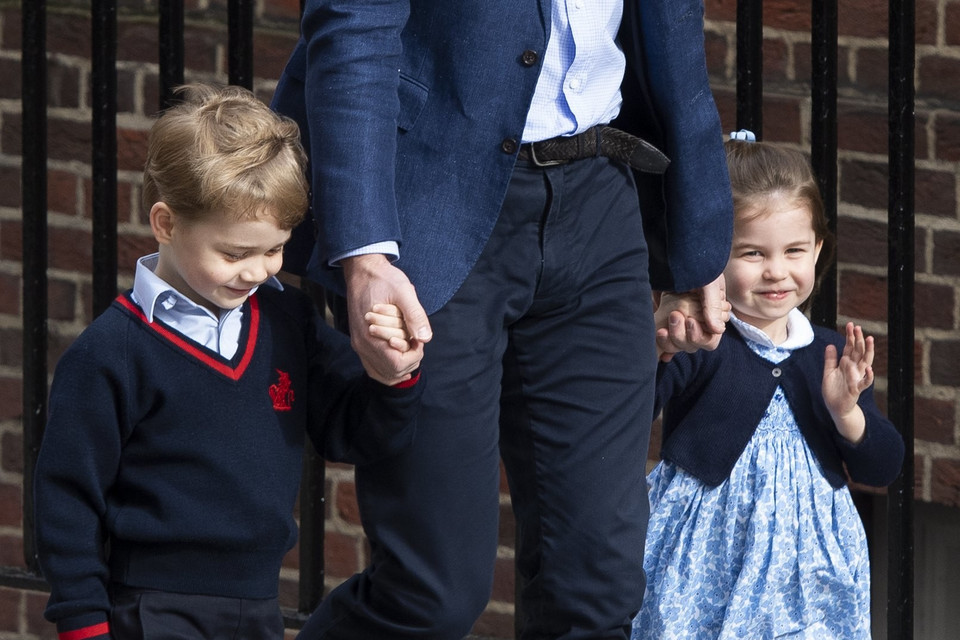 Książę William, księżniczka Charlotte i książę George powitali royal baby