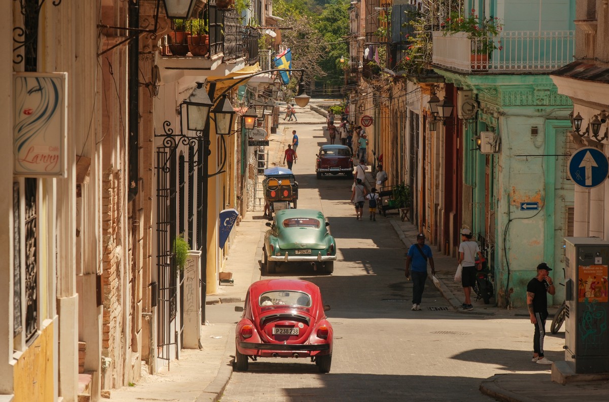 Havana,,Cuba,2024,Apr18,-,High-angle,View,Of,A,Colorful