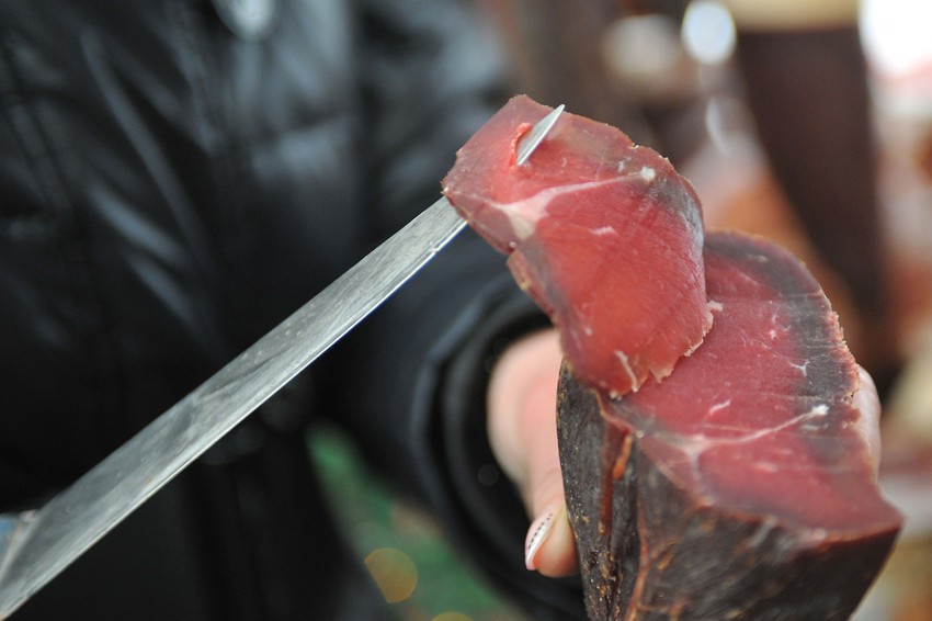 Naspram užičke pršute naći će se pršuti iz Istre i Italije