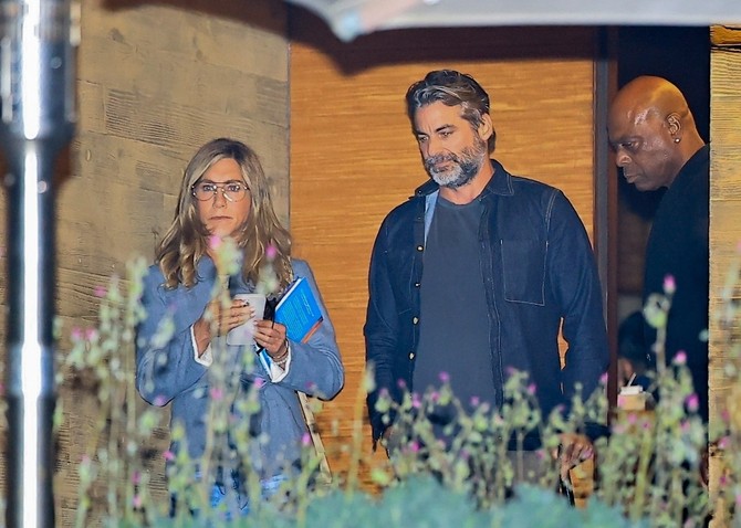 Dženifer Aniston je potvrdila svoju vezu sa Džimom Kertisom