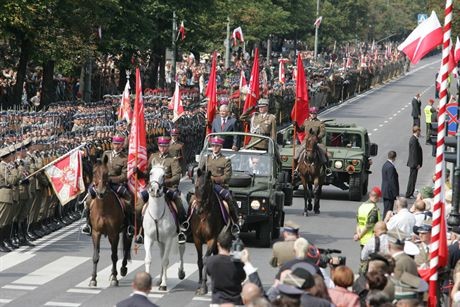 15 08 2007WARSZAWASWIETO WOJSKA POLSKIEGOWOJSKOPARADA W AL UJAZDOWSKICHFOT DAMIAN BURZYKOWSKI / FAKT