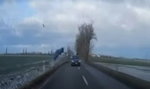 Przerażające nagranie z wypadku pod Wrocławiem. Samochód zaczął robić salta na drodze [WIDEO]