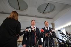 Janusz Kowalski chce zobaczyć oświadczenie majątkowe Tuska. 'Opinia publiczna musi to wiedzieć'