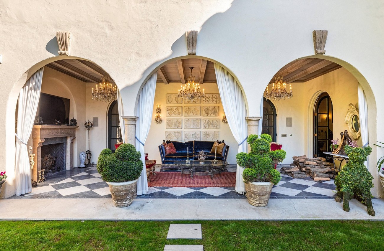 Luksuz za 17 miliona i Elvisov potpis na kaminu: Ozbornovi prodaju svoju vilu