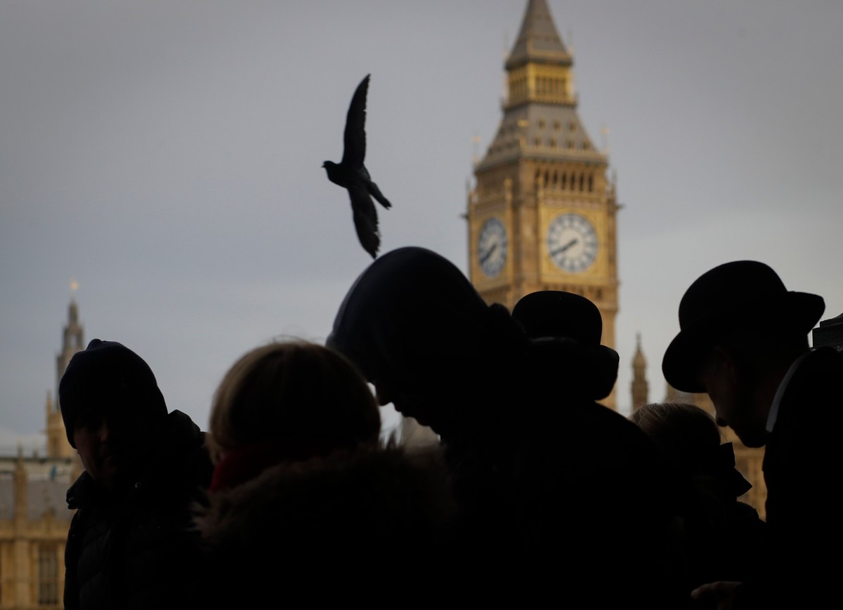Londyn. Kolejka do Pałacu Westminsterskiego