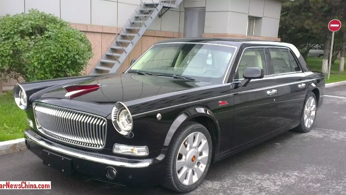Chińska limuzyna odbiera klientów Rolls-Royce