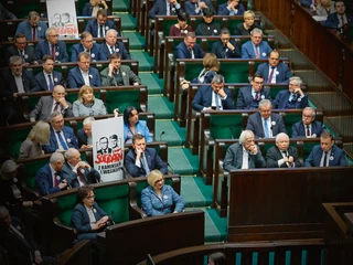 Czy rosnące napięcie polityczne pogrzebie nadzieje pokładane w nowym rządzie? Inwestorzy takiego scenariusza nie kupują.