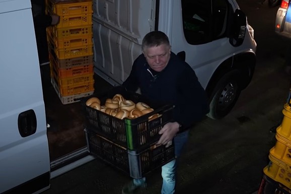 (VIDEO) Fico radio noćnu smenu u pekari u znak solidarnosti sa radnicima: "Dostavljena peciva raznih vrsta, posao završen"
