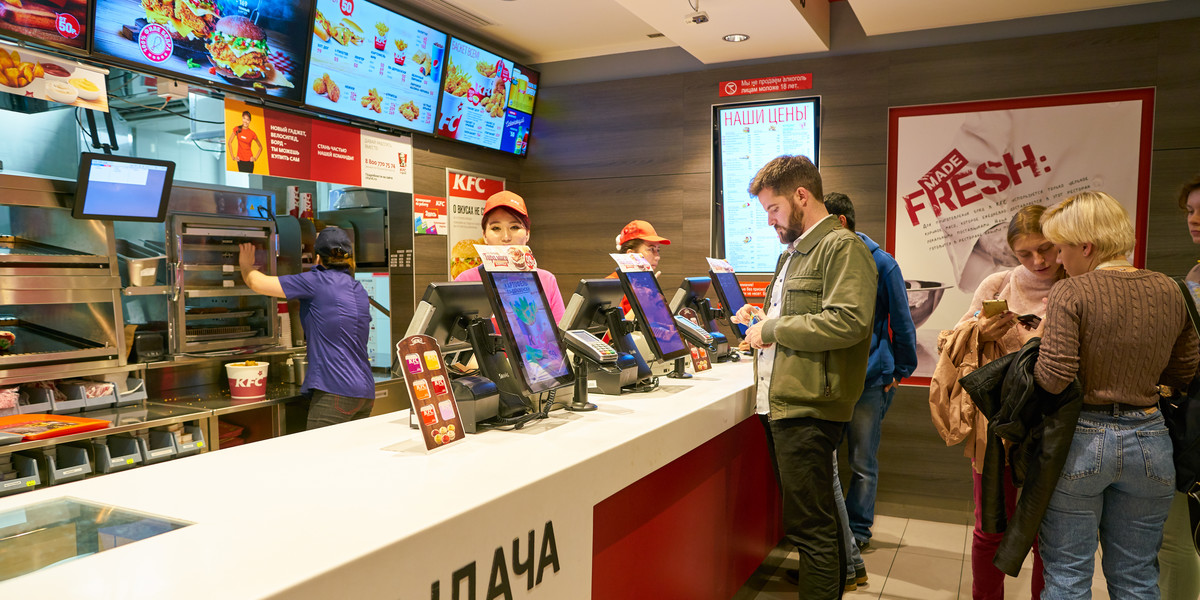AmRest jest coraz bliżej sprzedaży zarządzanych przez siebie restauracji KFC w Rosji.