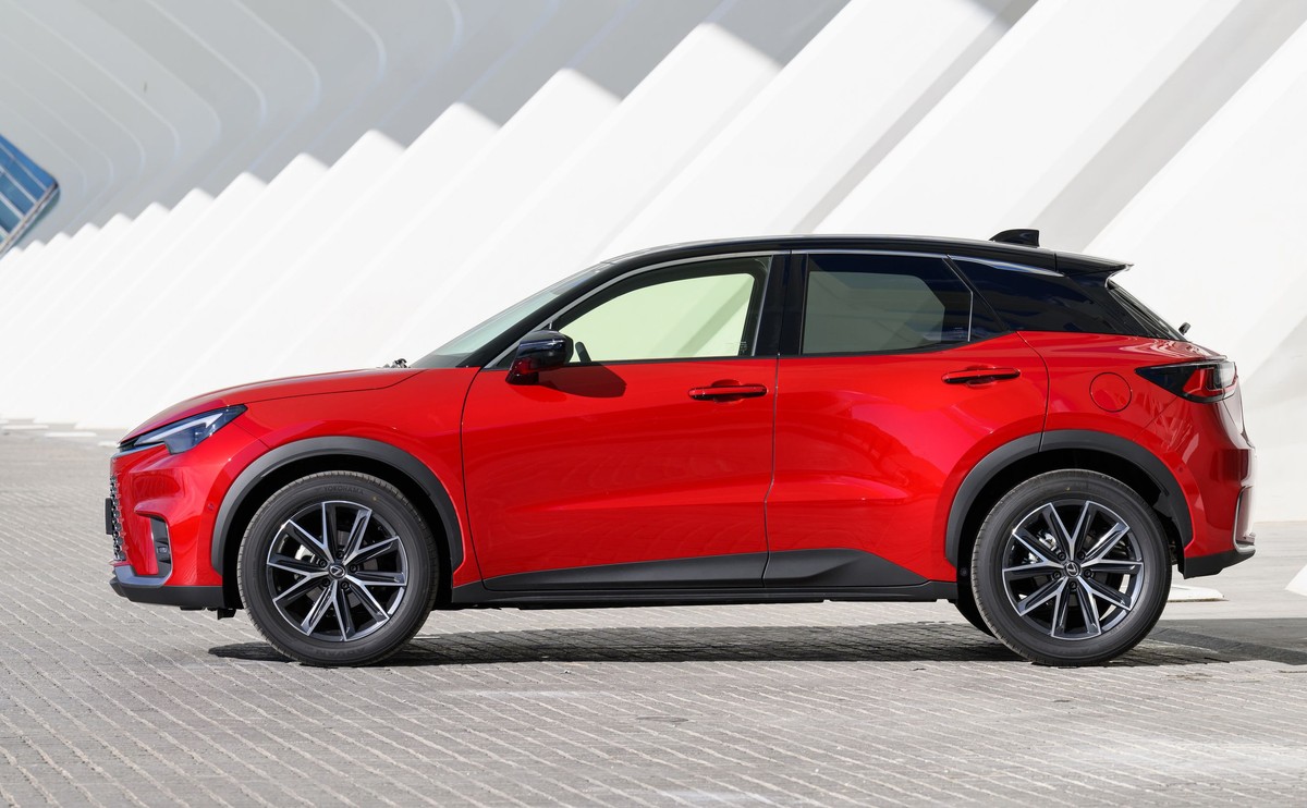 Lexus LBX trzęsie rynkiem. Padł rekord, najmniejszy model hitem