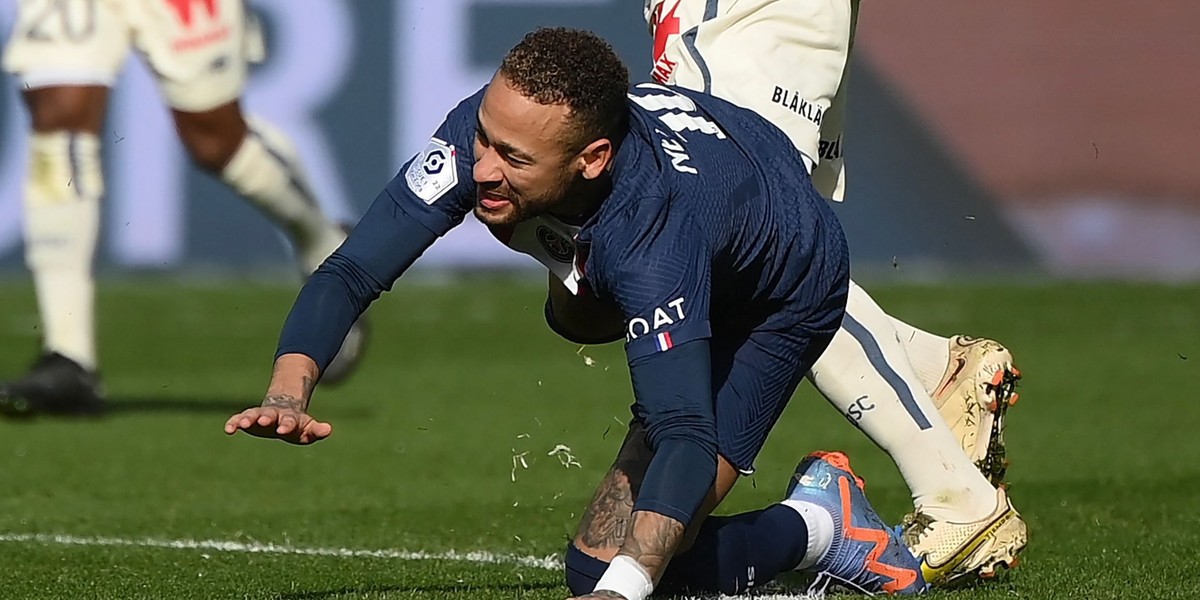 Neymar doznał pechowej kontuzji podczas meczu z Lille. 