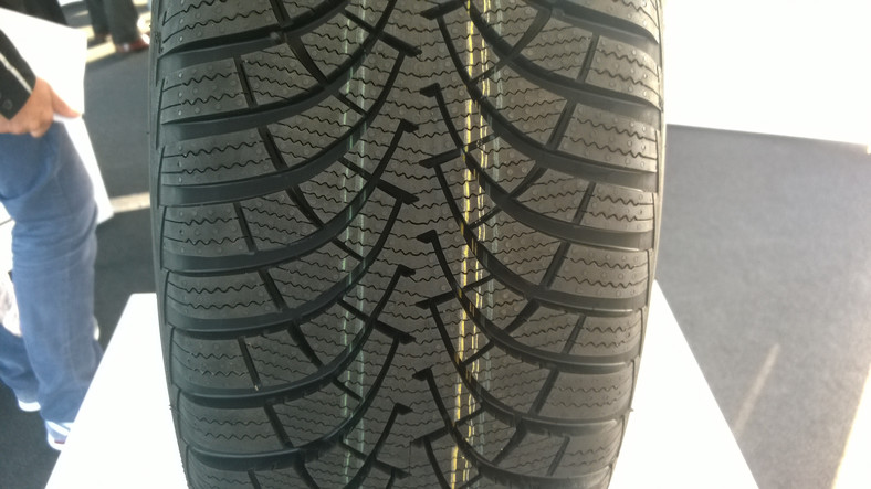 Goodyear UltraGrip 9